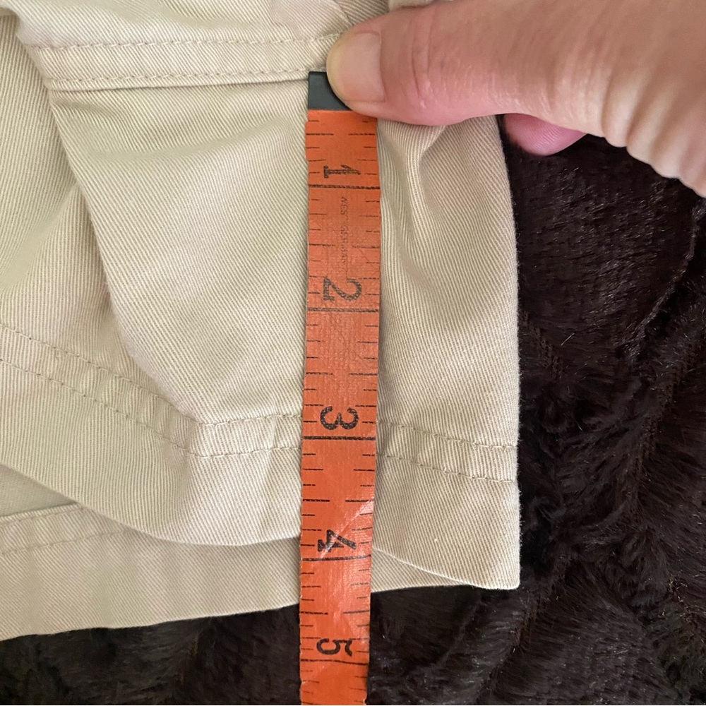 New York and Company tan shorts; Size 2 - Picture 5 of 7